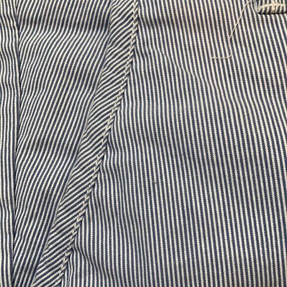 H&m blue and white stripe cuffed shorts. Front and back pockets. Size 6. - Picture 5 of 9